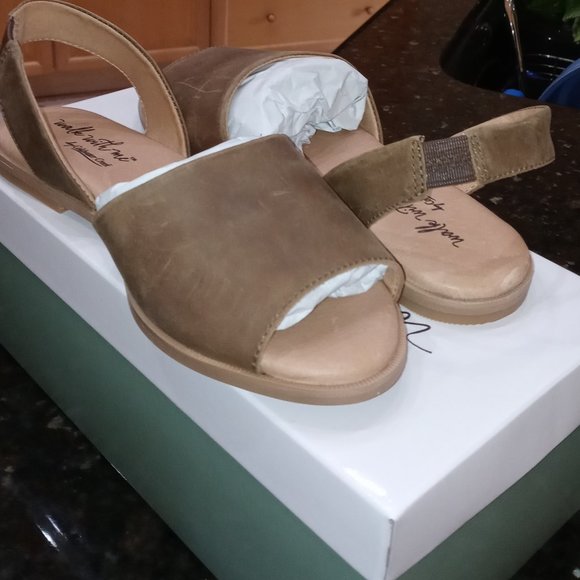 Walk with Love by Coldwater Creek - Picture 4 of 4